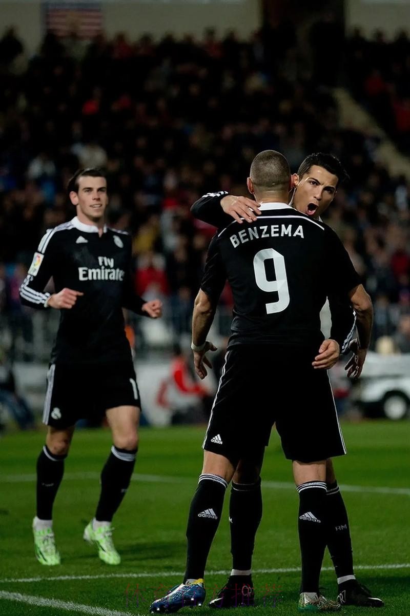 赫迪拉:本泽马就像队长 他在C罗离队后变得越来越好 赫迪拉:本泽马就像队长 他在C罗离队后变得越来越好